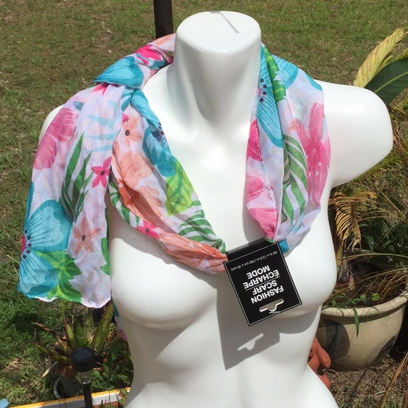 🌺🌸NWT Awesome Hawaiian Style Flowered Scarf 🌺🌸 - Picture 4 of 4